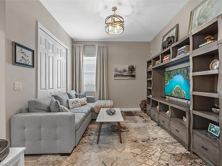 5994 Berwick Ln — Photo 10