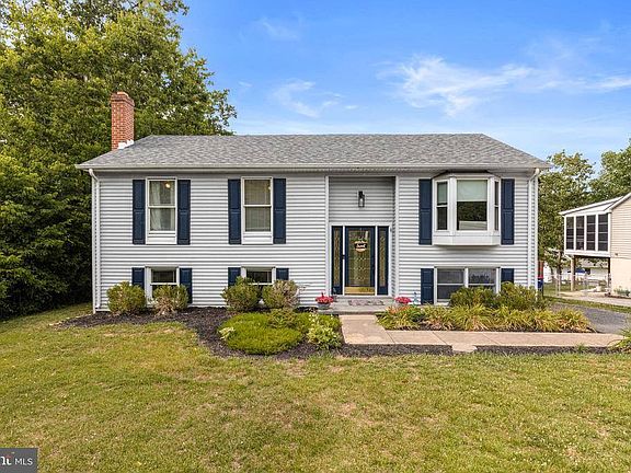 2nd image of 1331 Baron Pl
