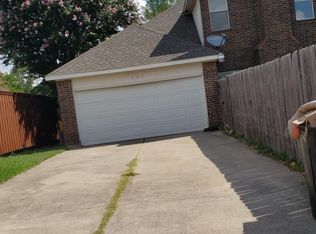 870 Raintree Ln, Desoto, TX 75115