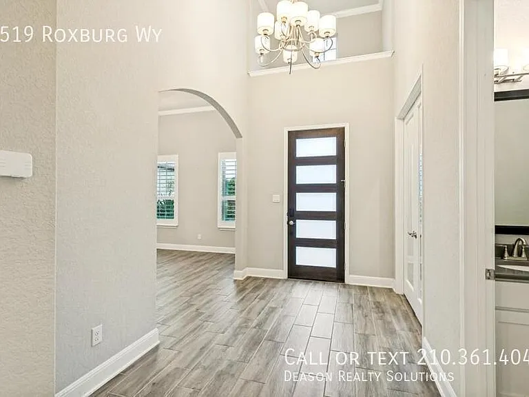 1519 Roxburg Way — Photo 3