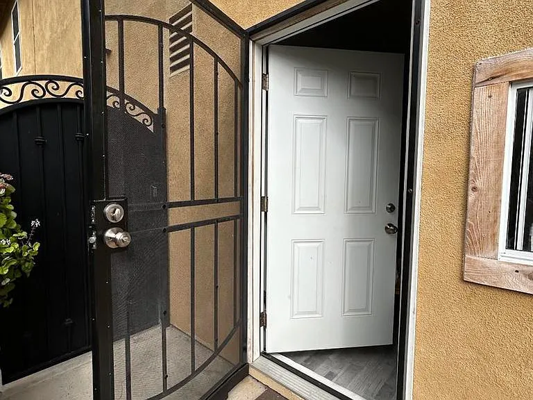 948 Martinique Dr — Photo 12
