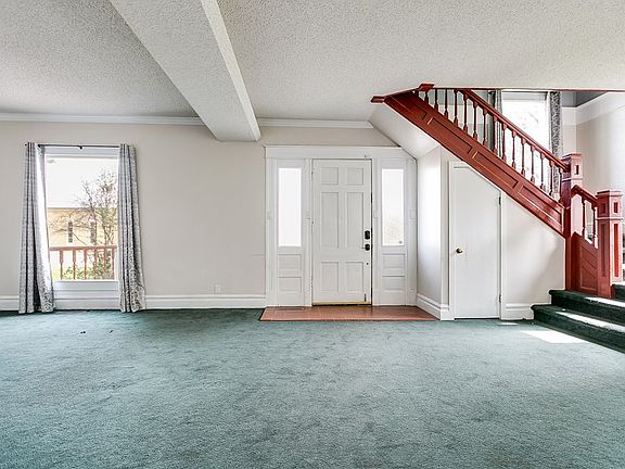 3rd image of 703 W Washington Dr
