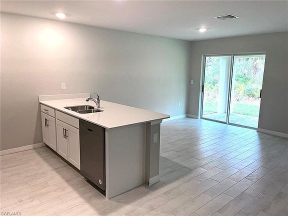 4th image of 3020 N Lakewood Rd