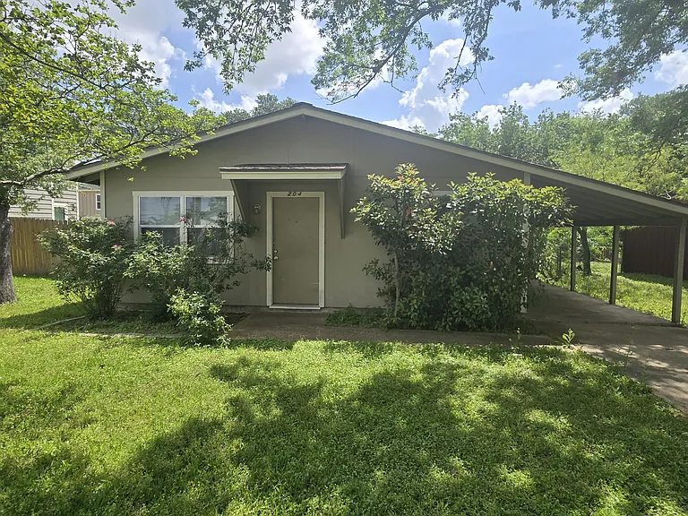204 Richards St — Photo 1
