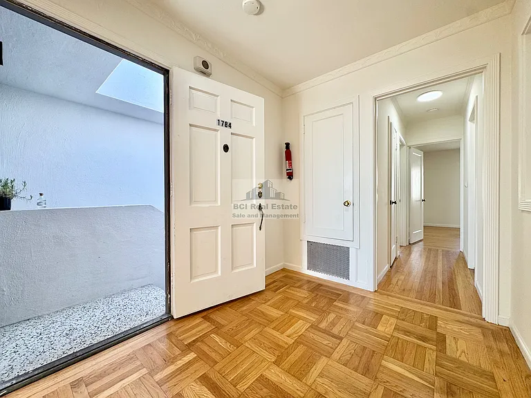 1784 39th Ave #1784 — Photo 2