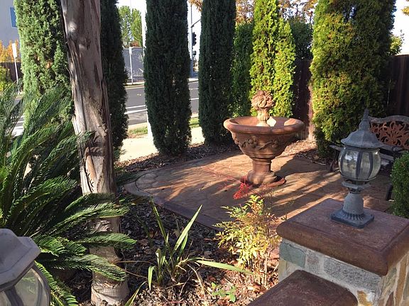 Side fountain