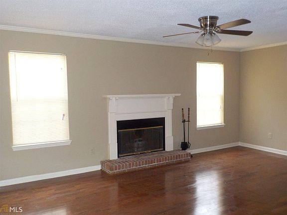 3rd image of 2060 Bankston Cir #16