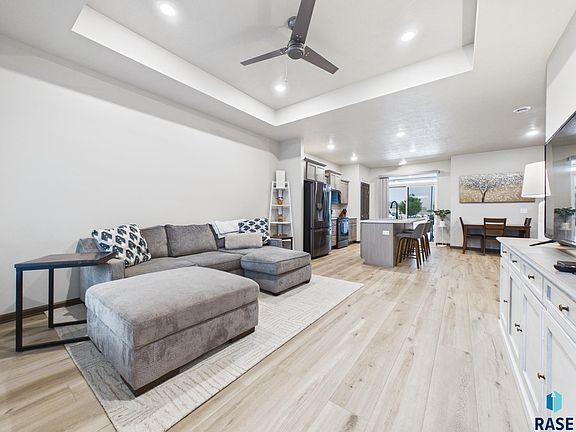 4th image of 1406 S Foss Ave