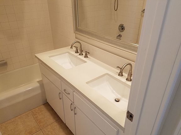 5th image of 827 2nd St APT 305