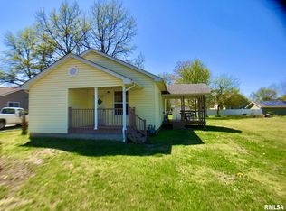 603 S Cockrum St, Sesser, IL 62884