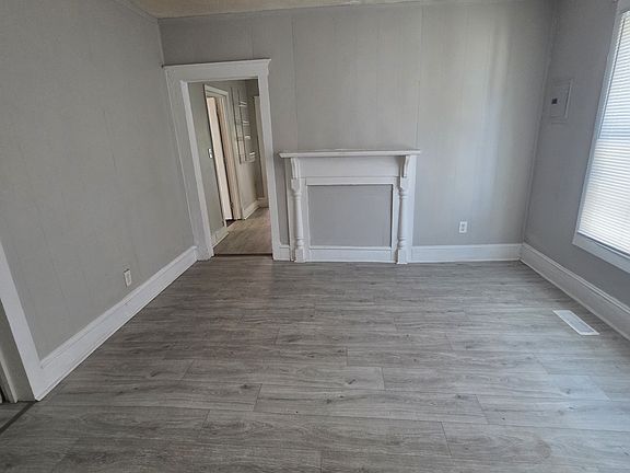 3rd image of 1705 Queen St