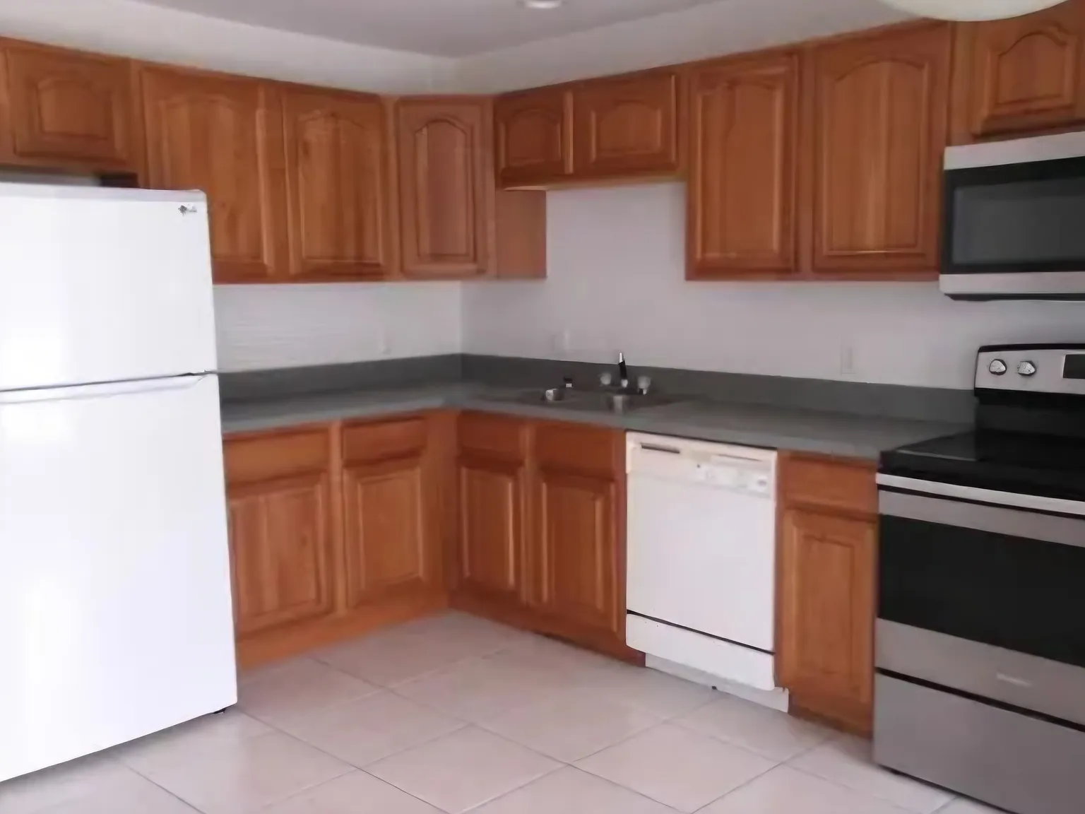 762 Holmes Ave — Photo 3