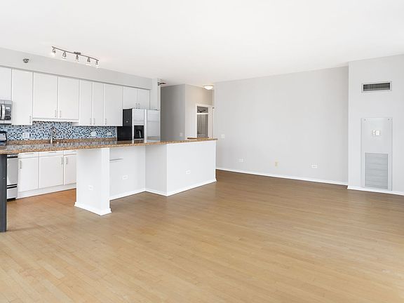 3rd image of 330 N Jefferson St APT 2108