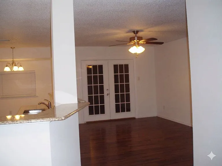 4017 Yellowstone St — Photo 3