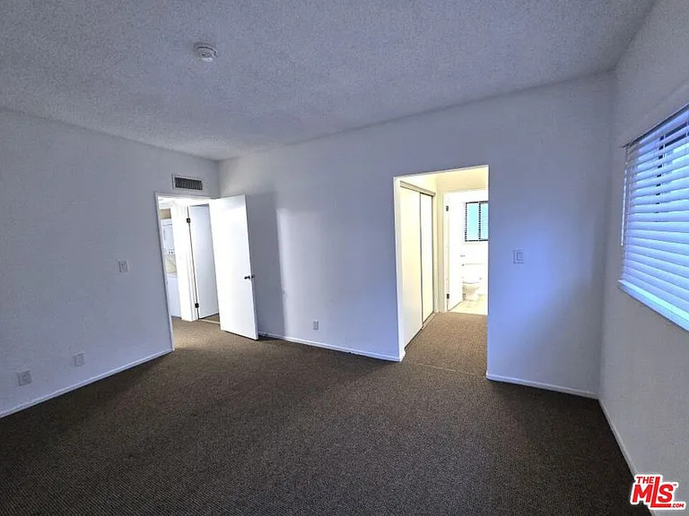 2349 S Bentley Ave #8 — Photo 15