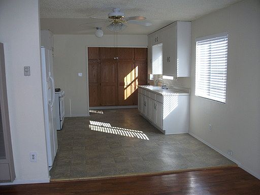 3rd image of 13610 Klondike Ave