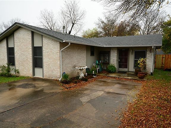 3rd image of 2315 Rockridge Dr