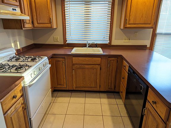 3rd image of 28 Lake Ave APT 1