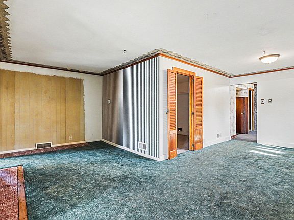 5th image of 824 Forest Dr