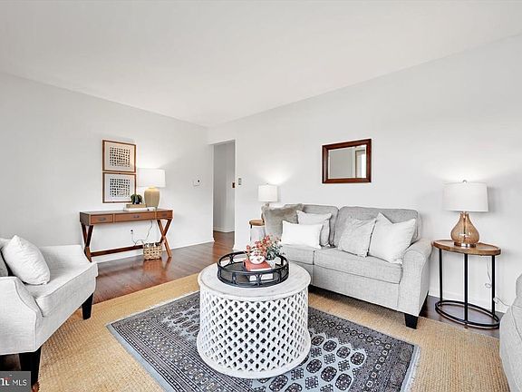 5th image of 220 Hilltop View Way