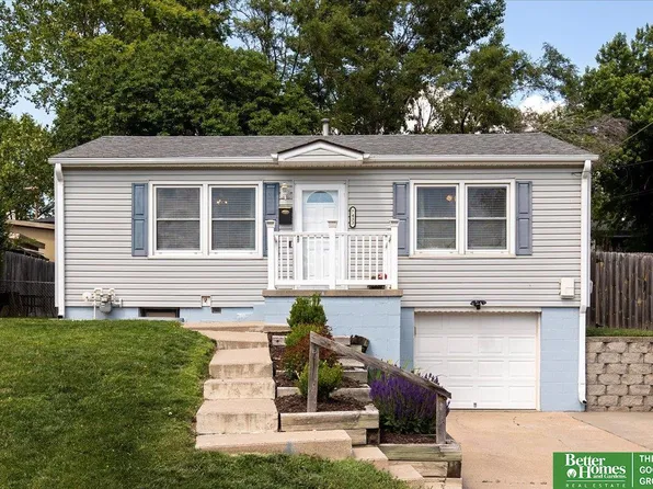 7433 Terry Dr, La Vista, NE 68128
