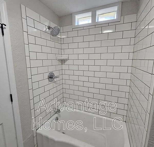 4619 Bell St — Photo 9