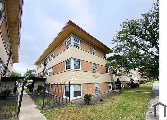 2310 W Garfield Blvd #2F — Photo 1