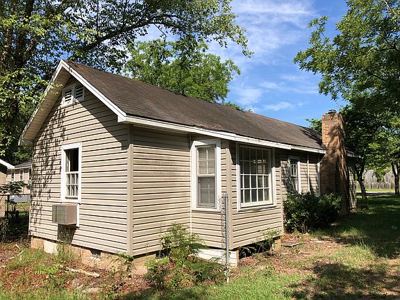 3rd image of 305 Iris St