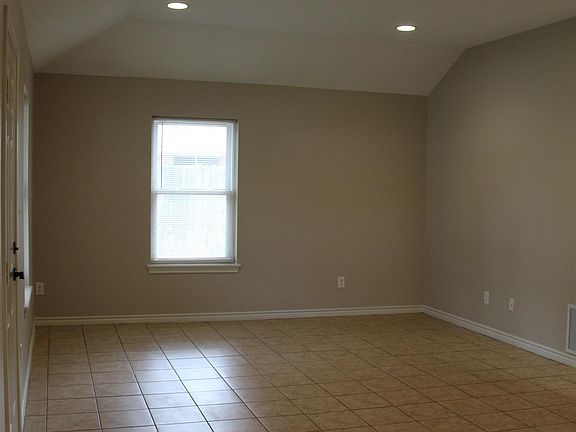 2nd image of 515 James St