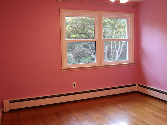 3rd image of 20 Davis St