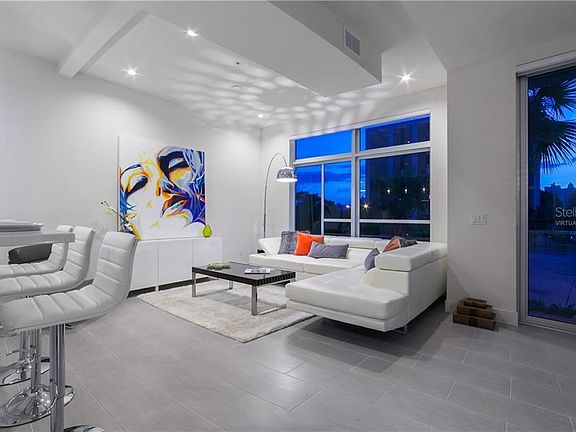 4th image of 215 Cosmopolitan Ct