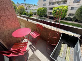 14572 Dickens St, Sherman Oaks, CA 91403