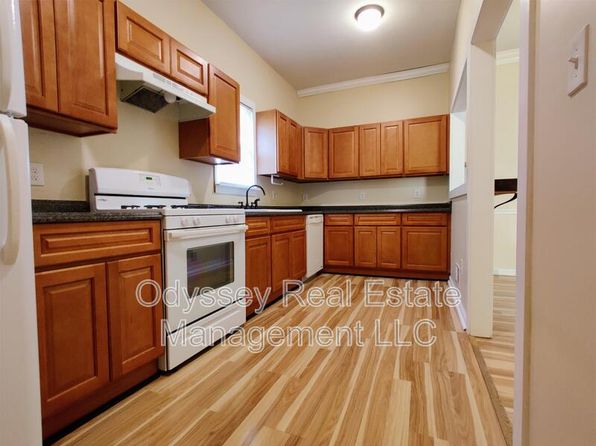 460 Main St #2