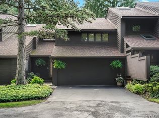 92 Breezewood Cmn, East Amherst, NY 14051