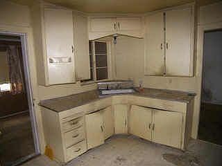 5th image of 1216 E Robert St