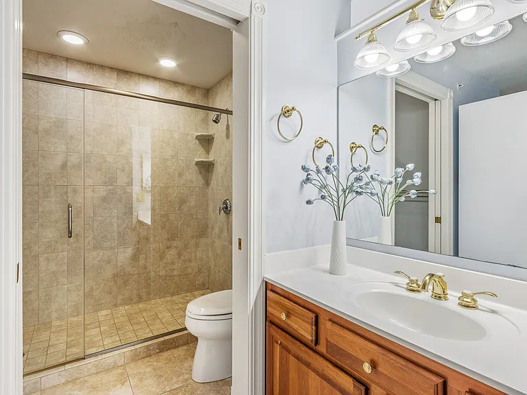 360 W Washington Ave #1001 — Photo 30