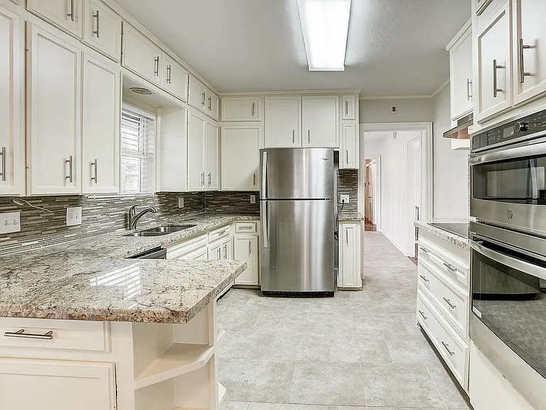 3709 Parkwood Dr — Photo 7
