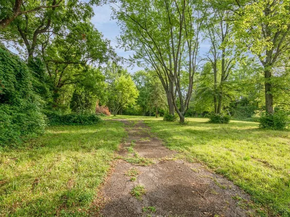 11853 Montgomery Rd, Cincinnati, OH 45249