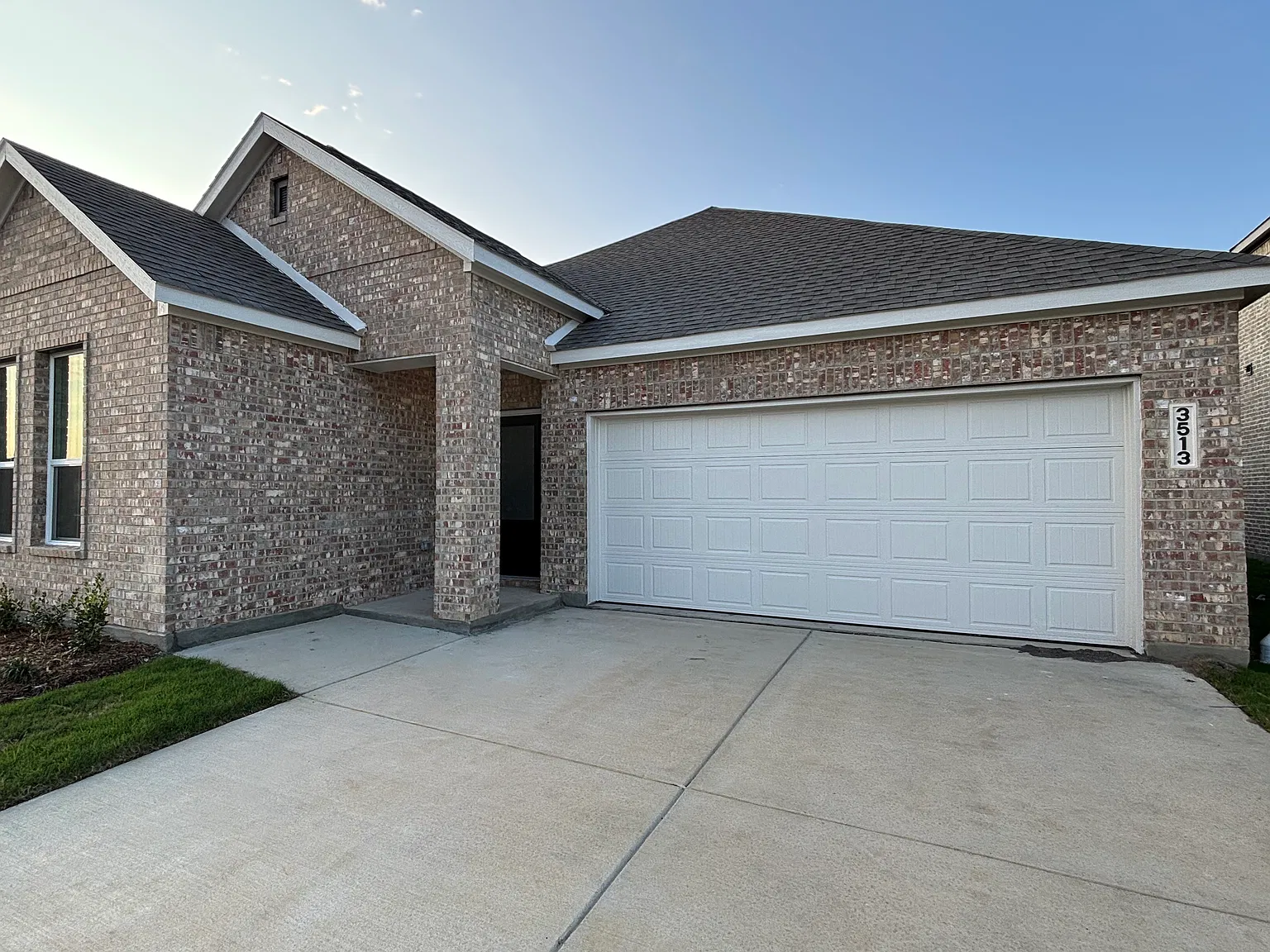 4 bed, 1902 sqft, $2,200 — Photo 2