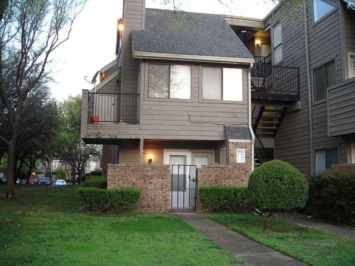 2nd image of 9831 Smokefeather Ln