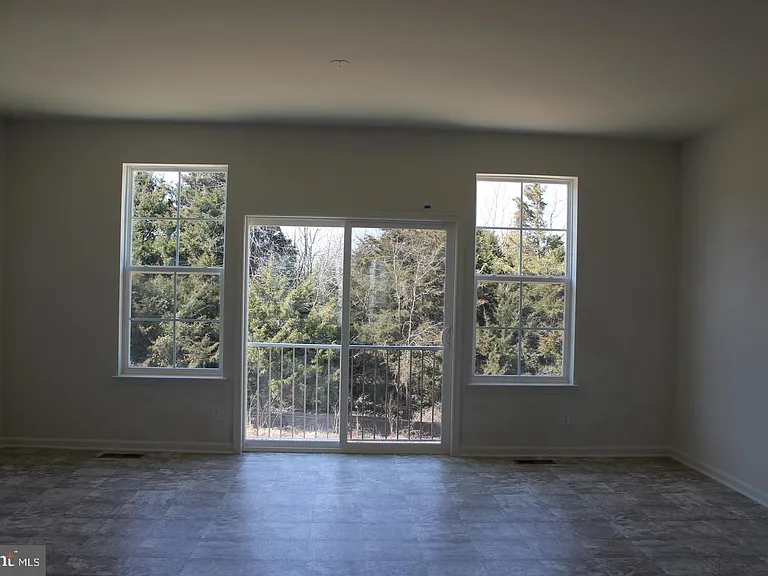 130 Metcalf Ter — Photo 12