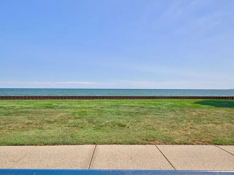 26070 N Lake Dr — Photo 5
