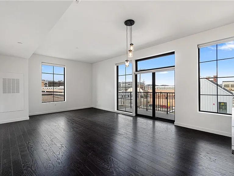 2635 Penn Ave #301 — Photo 3