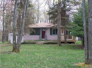 11 Fern Dr, Hawley, PA 18428
