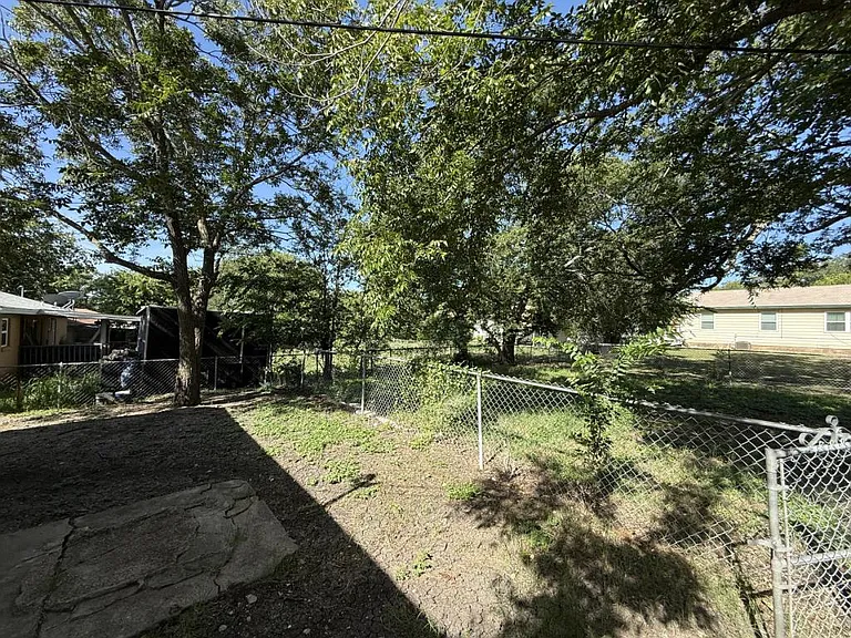 1204 S 7th St — Photo 35