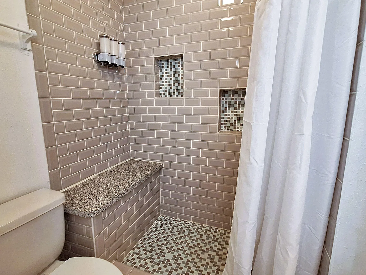 4 bed, 2.0 bath, 1340 sqft, $797 — Photo 4