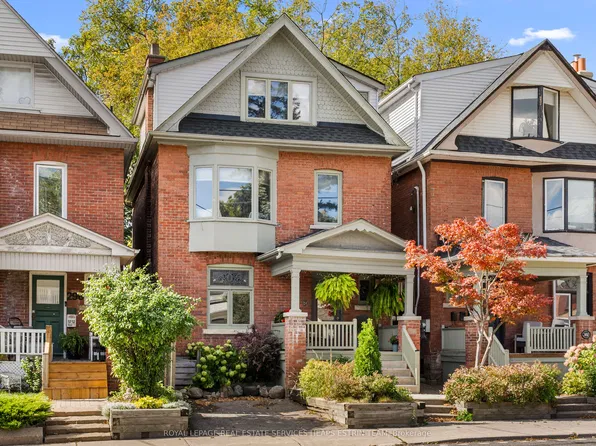 300 Woodbine Ave, Toronto, ON M4L 3P4