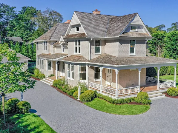 121 Elm St, Southampton, NY 11968