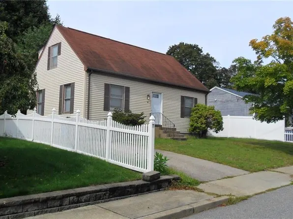 16 Ruzzi St, Cranston, RI 02920