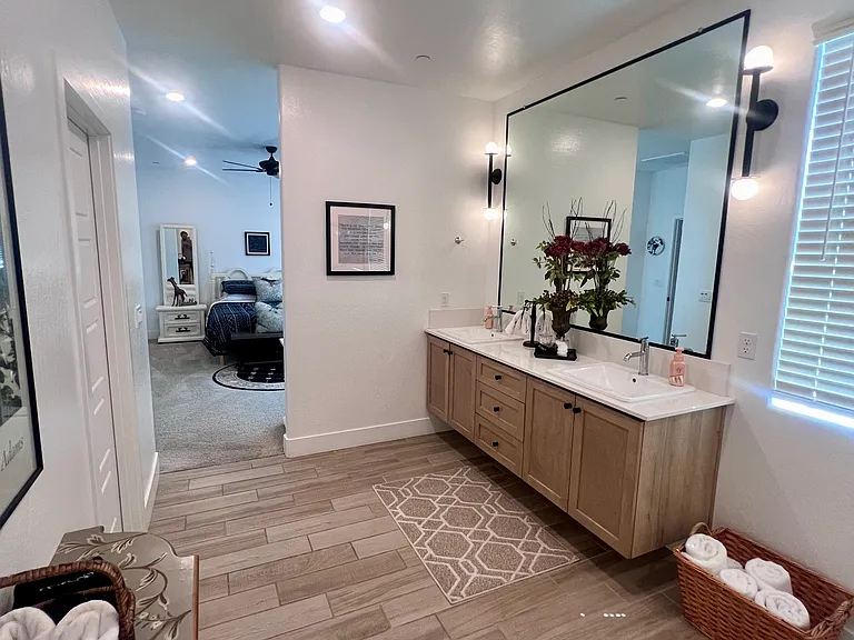 2712 E Tamarind Dr — Photo 16